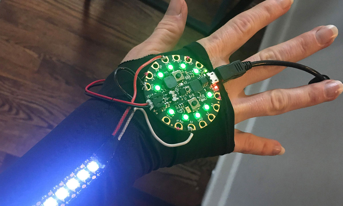 hand glove with circuits